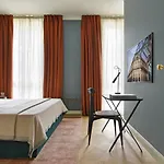 Casa Brivio מלון *